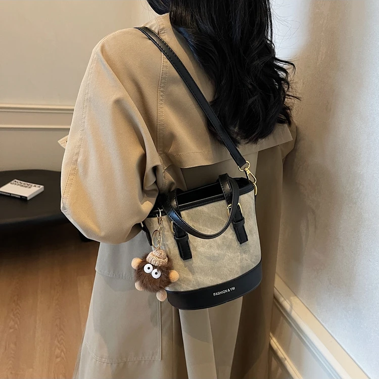 小众设计水桶包女2024秋冬时尚单肩斜挎包高级感小拎包日常通勤包