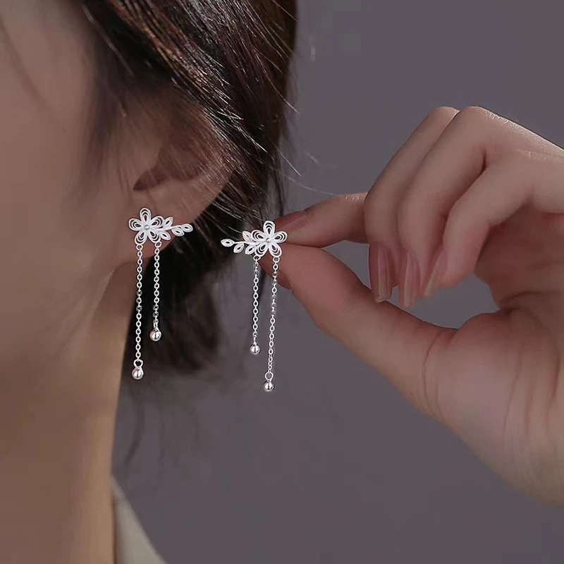 925银耳饰 镂空梅花流苏耳钉女新款爆款轻奢高级感气质银镀耳饰