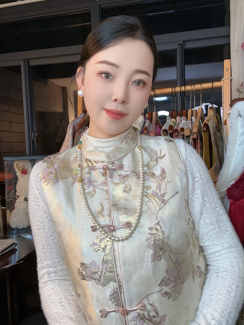 CHUNTIAN/李李国风【莳允】新中式秋冬款加棉织锦提花三粒扣马甲