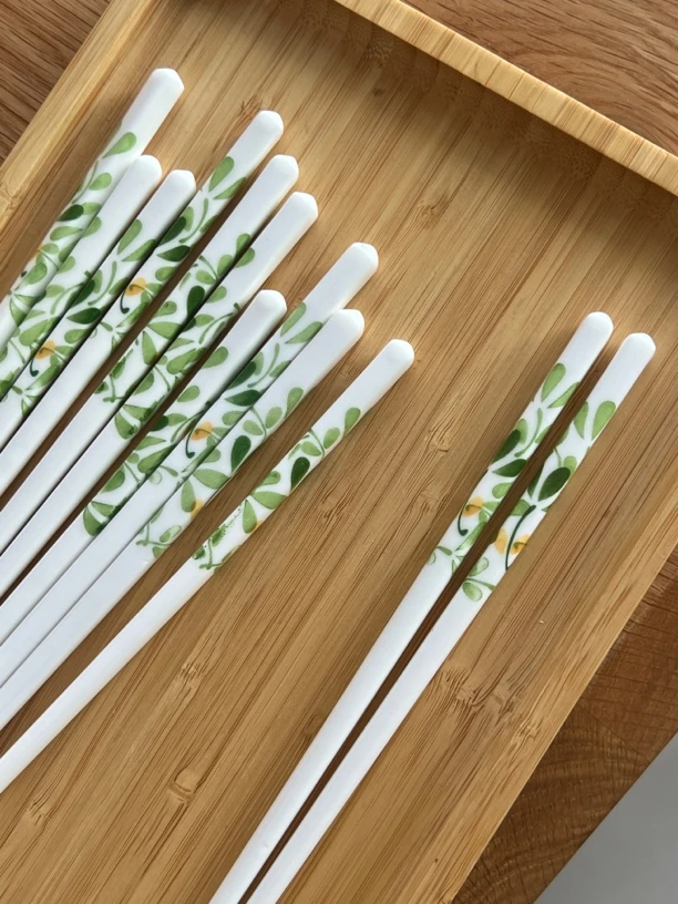 绿色 小清新 陶瓷筷子 十双装高档家用防滑卫生创意网红