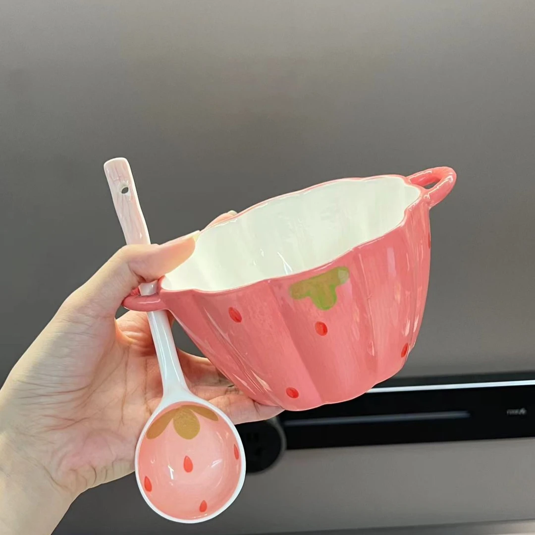 草莓双耳花瓣碗 釉下彩带长柄勺粉色少女心家用饭碗