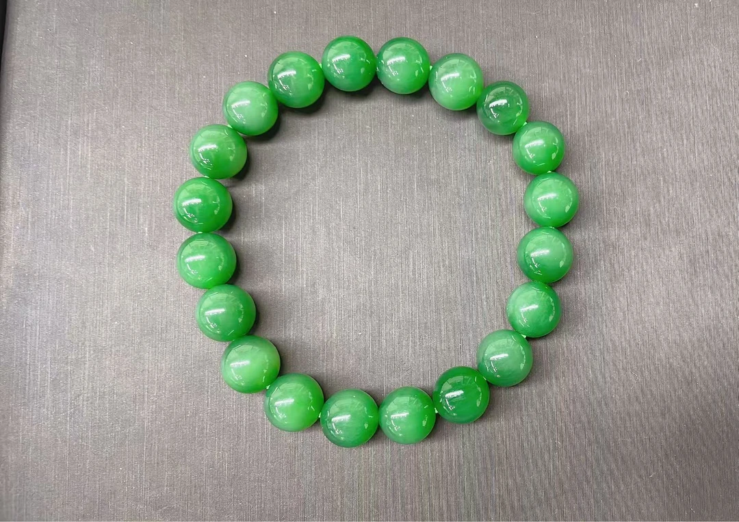 和田玉碧玉粉果绿起荧光