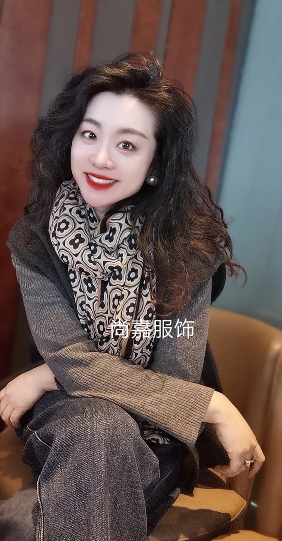 米色高级感小花图案长巾