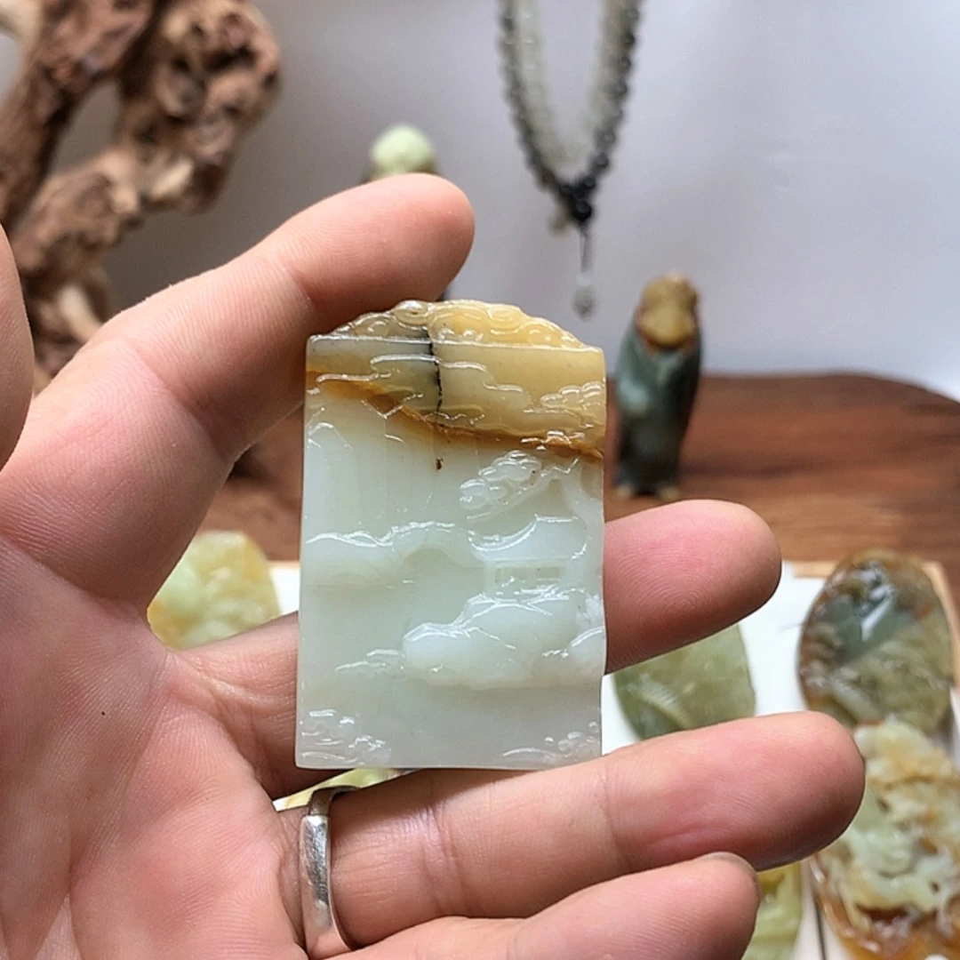 【闪购商品】蛇纹石玉颈饰未镶嵌-***?