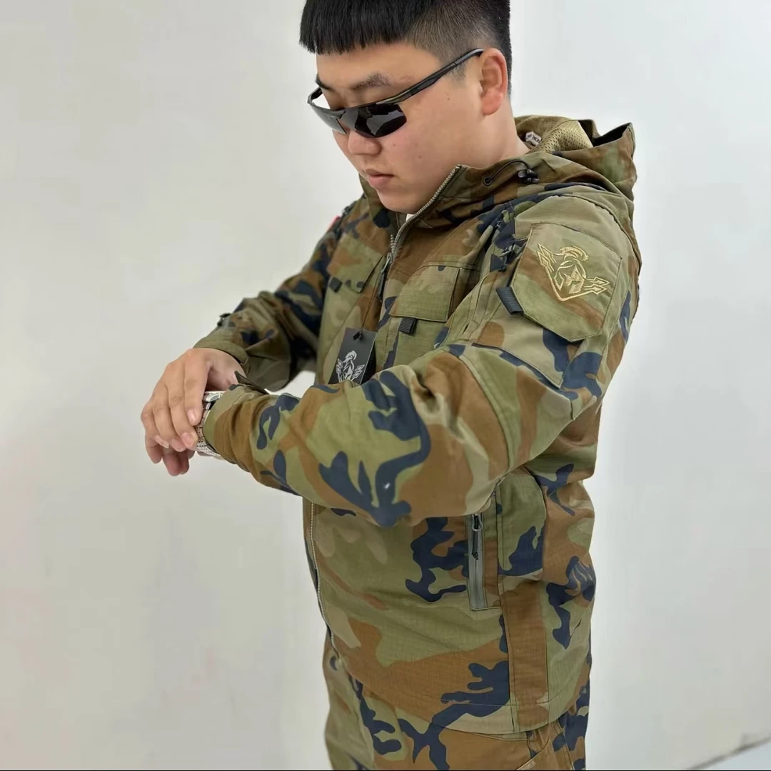 征服者户外战术风衣