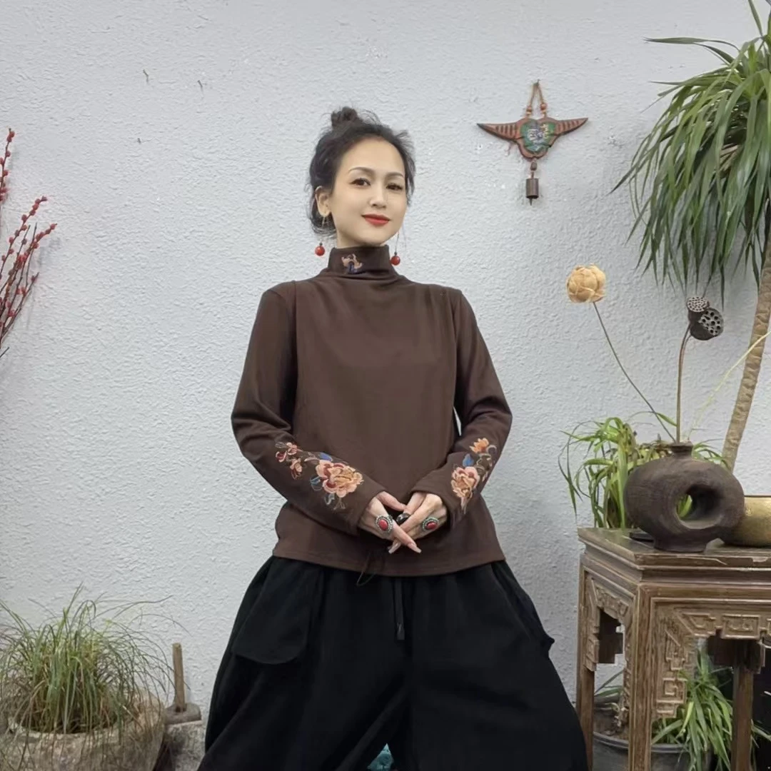 10-37双面绒领绣蓝咖线袖口绣咖花打底上衣（长60胸围106-150