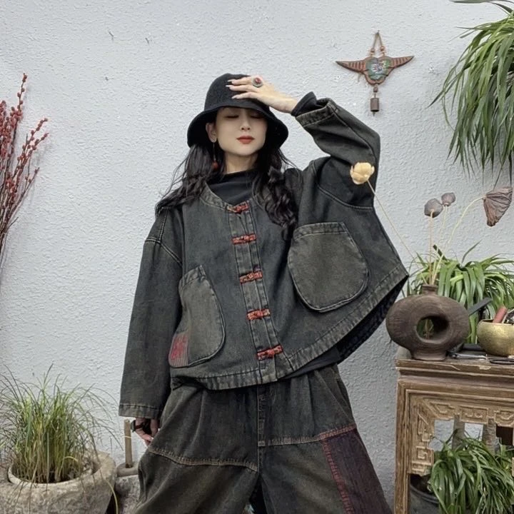 8659加绒圆领左口袋绣福炒色大版牛仔外套（前57后62胸围156