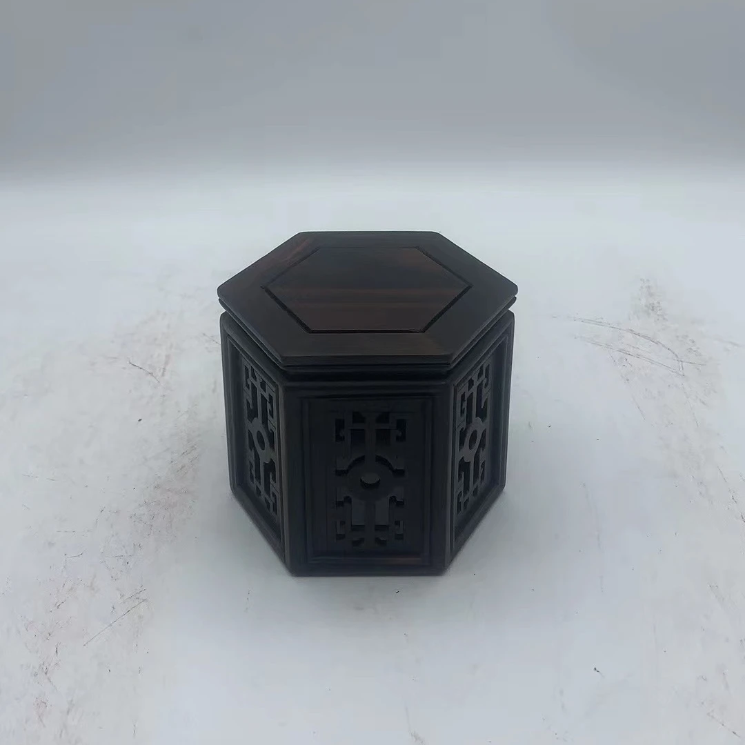 197 大红酸枝中号六角镂空摆台（库存瑕疵）