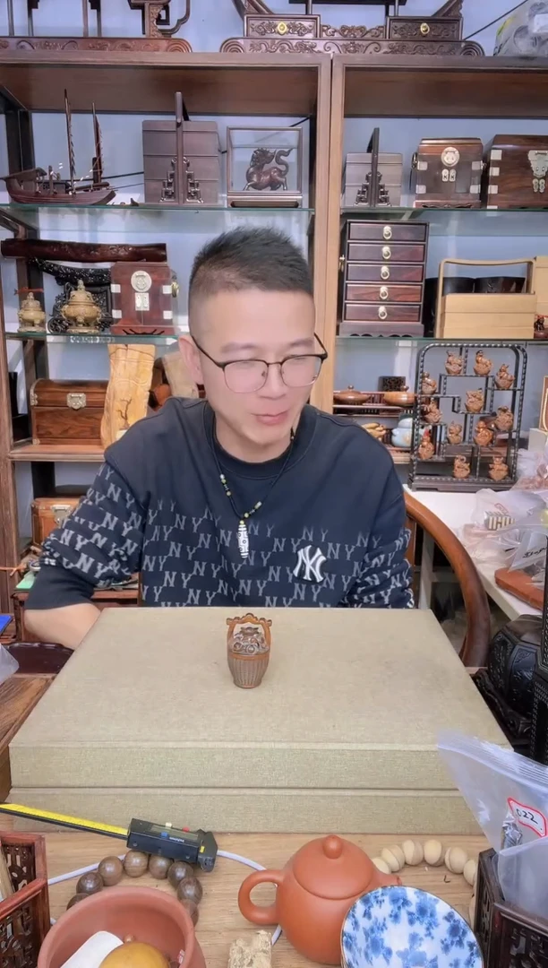 【闪购商品】乌木类书架524 黄杨做旧把把壶-12