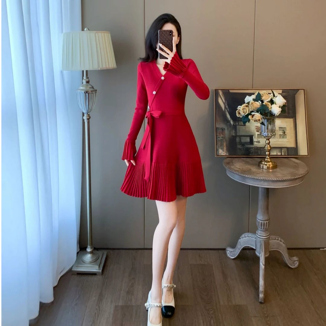 针织连衣裙女秋冬2024新款小个子女装轻奢高级感打底红色气质短裙