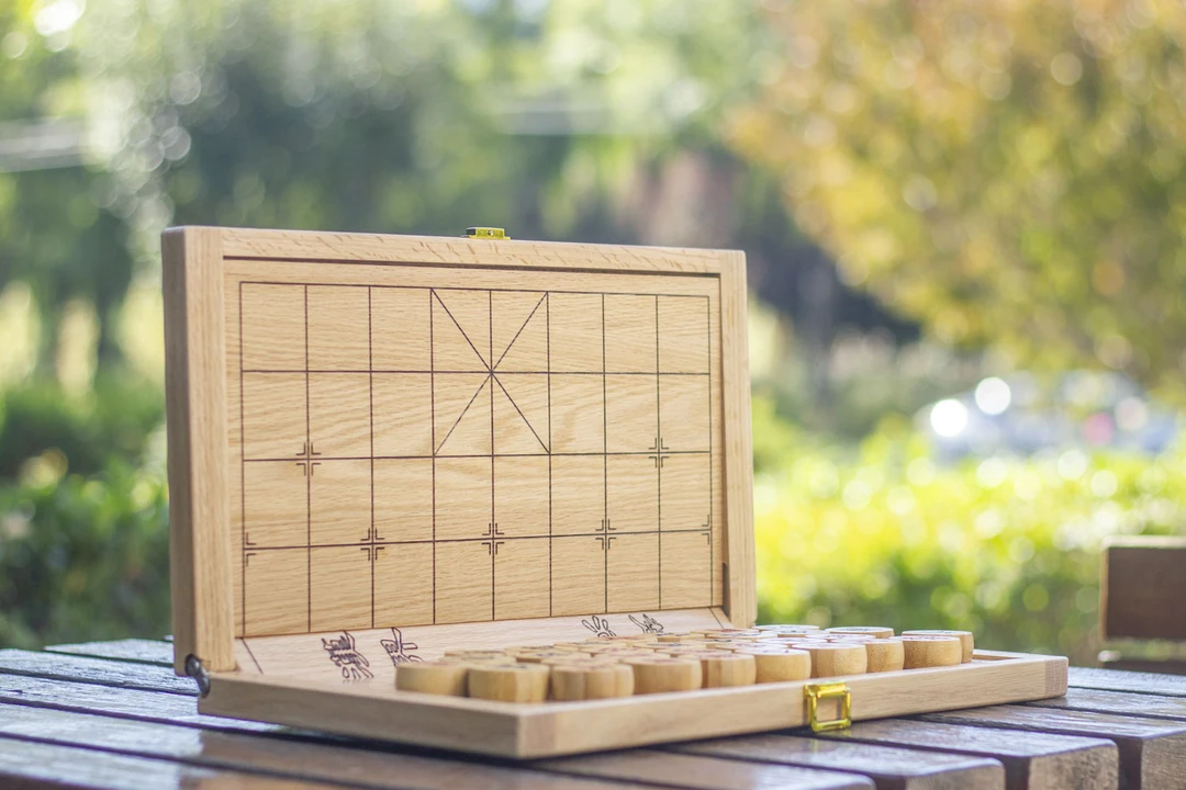 45mm规格 升降式折叠棋盘 红橡木棋盘实木手工象棋棋盘盒