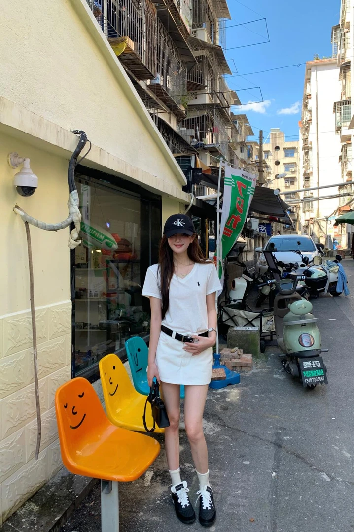 【心动记号】夏季气质白色V领设计感T恤白色高腰半裙高级感两件套装