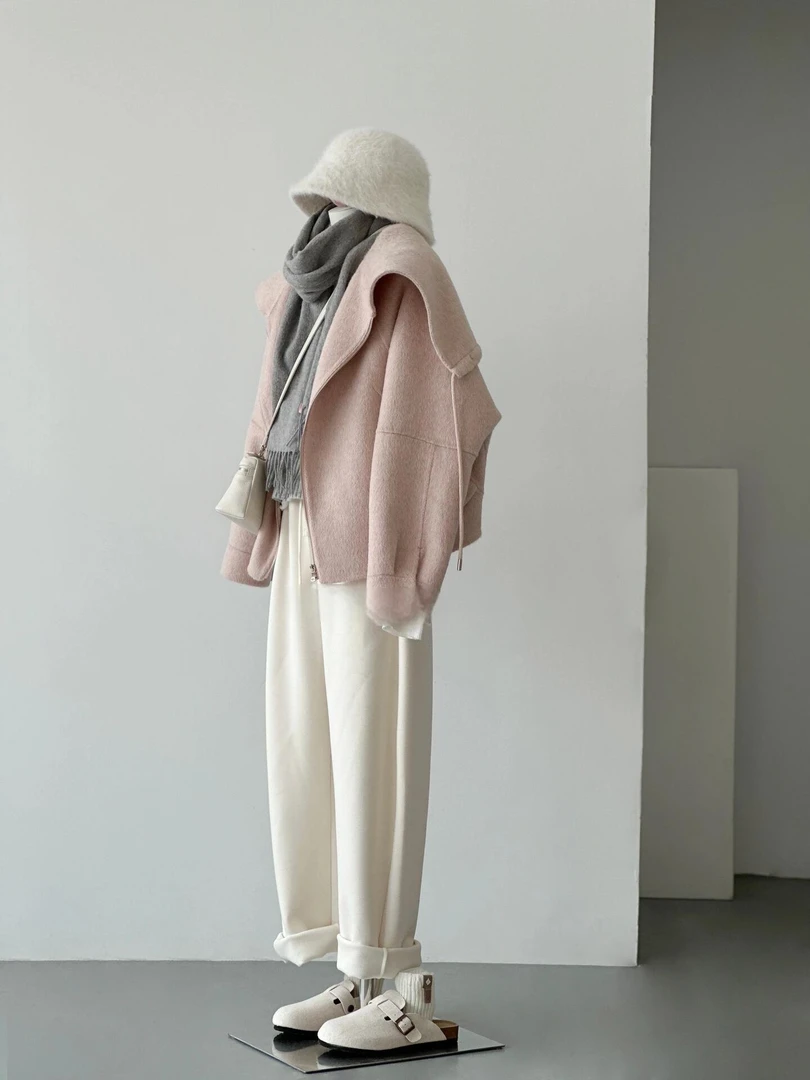 【粉色悦己】秋冬高级感粉色短款大衣外套灰色针织上衣米白色糯米裤