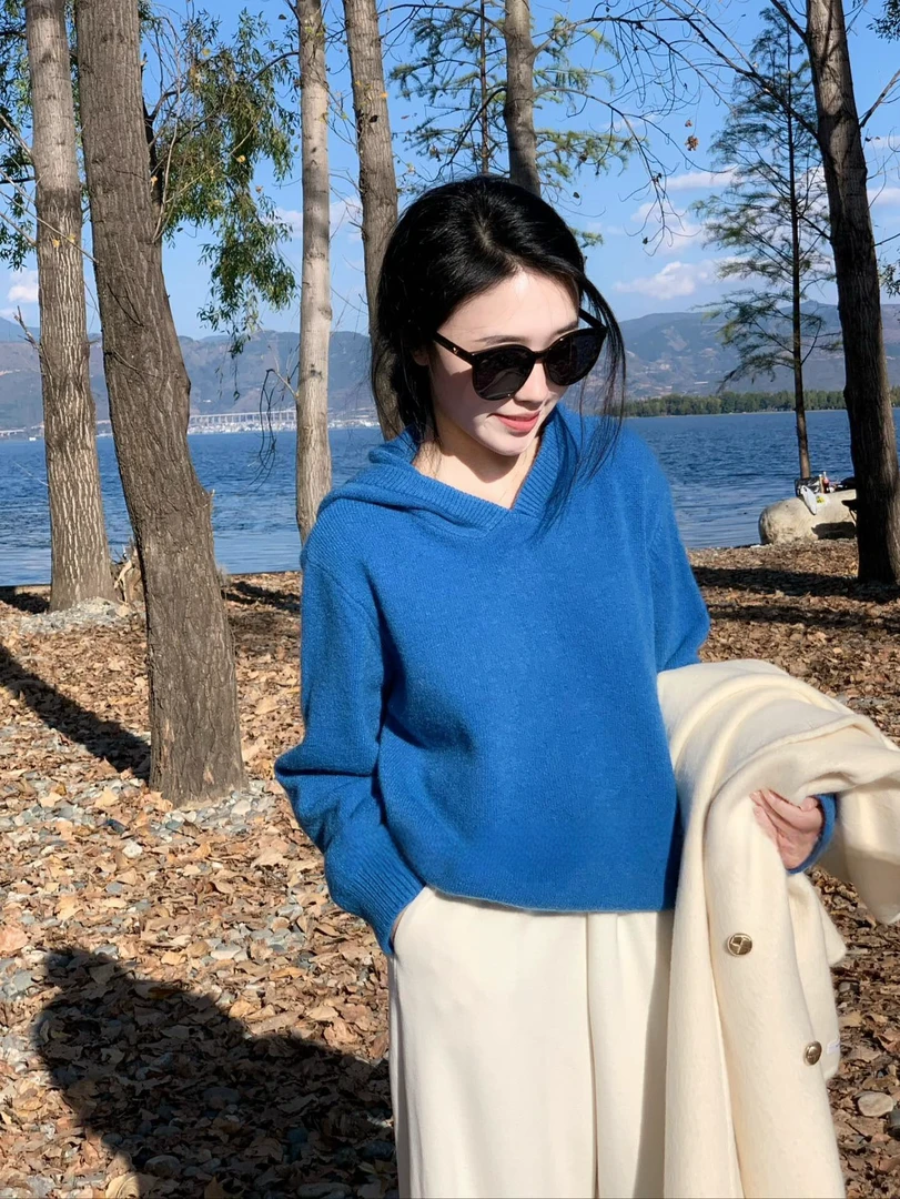 超显白连帽毛衣女宽松慵懒风针织衫套头搭配米白加绒裤