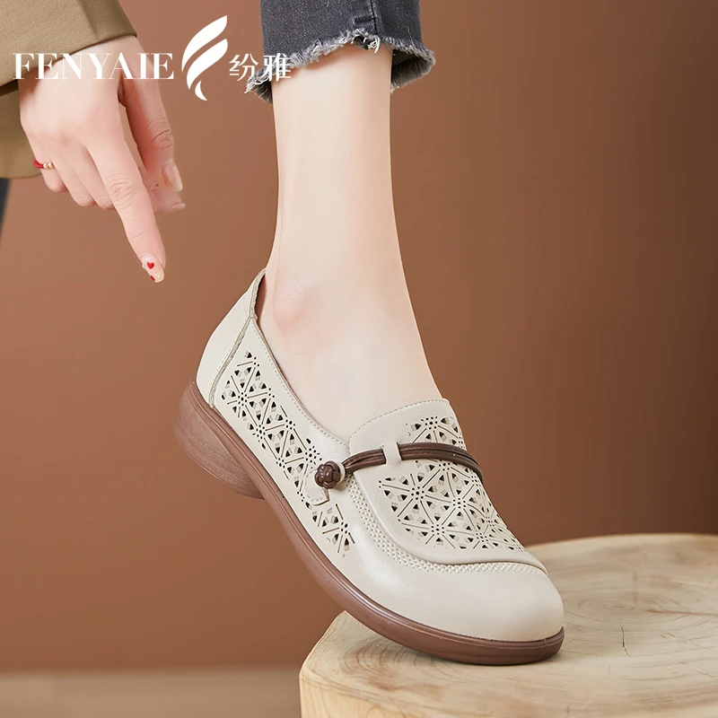 2025新款中老年软底妈妈鞋夏季透气防滑镂空洞洞鞋凉鞋老年鞋百搭