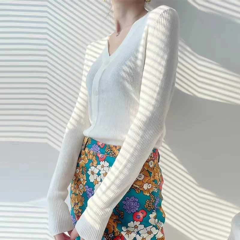 A443W    V领套头针织衫