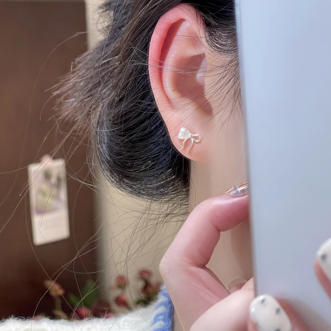 W651银色蝴蝶结爱心拼接耳钉简约小众轻奢高级