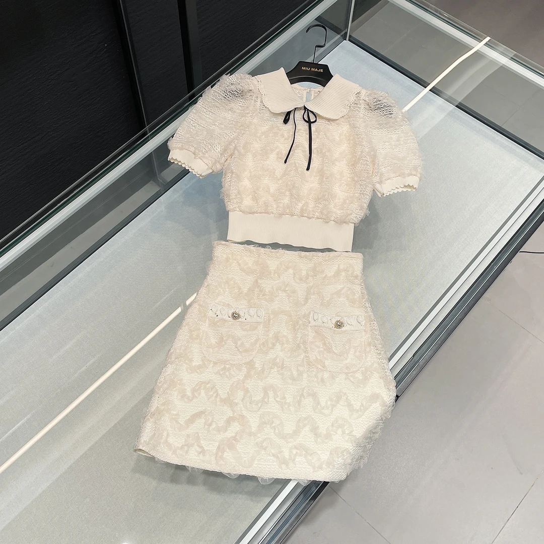 【安妮老板】MIUMEM甜美针织钩花翻领泡泡袖上衣短裙套装DY3667