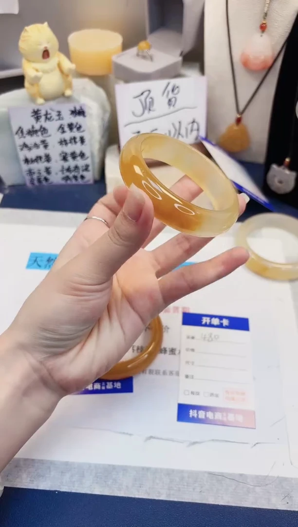 【闪购商品】石英质玉手镯未镶嵌480