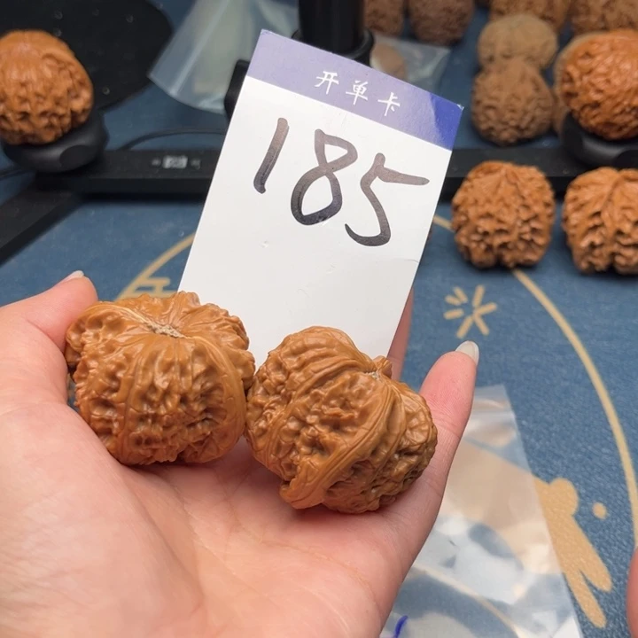 文玩核桃吊坠男*白狮子 185