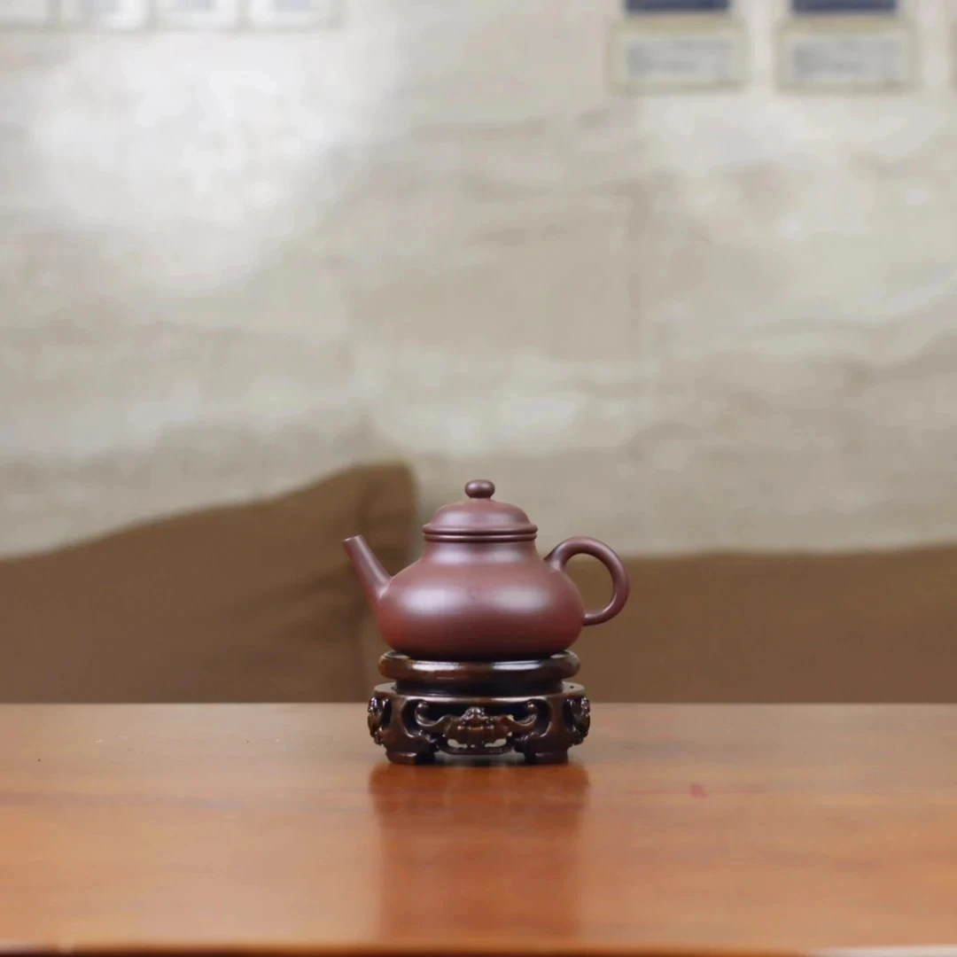 【旭壶山房底款】紫泥容天壶-容量200cc左右。