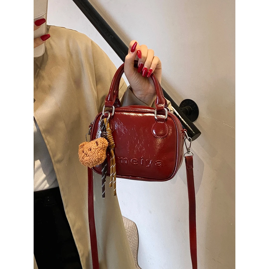 高级质感包包女士2025新款春夏百搭斜挎包时尚超火红色手提小方包