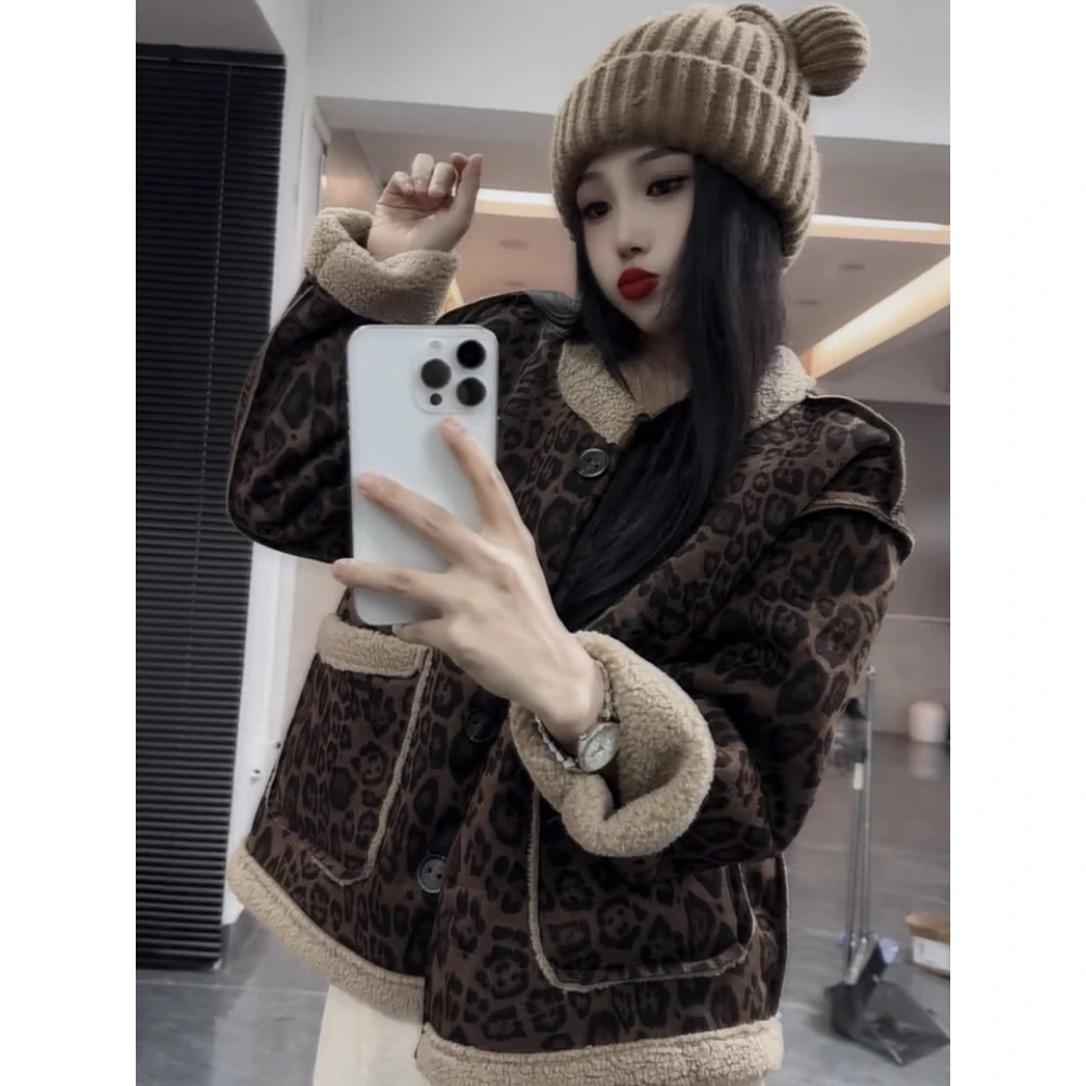 豹纹羊羔毛短款外套女2025年冬季新款宽松加厚两面穿圆领夹克上衣