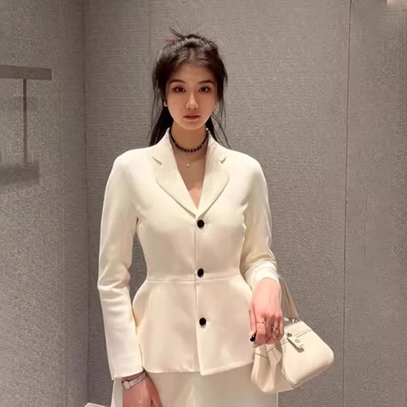 南油2024春夏西装职场奶油白精纺羊毛郁金香显瘦修身型短款西服女