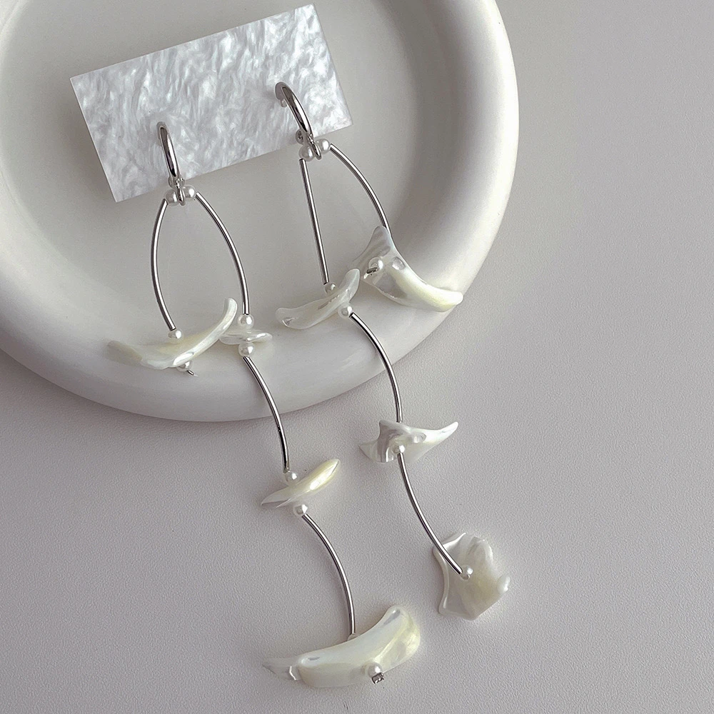 铜合金耳饰 小众设计感流苏简约白贝壳超长款耳环优雅耳坠耳饰
