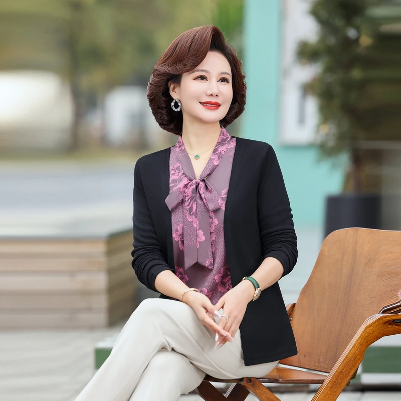 2024新款妈妈秋装短款衬衫上衣中老年女装春秋外衣假两件打底小衫