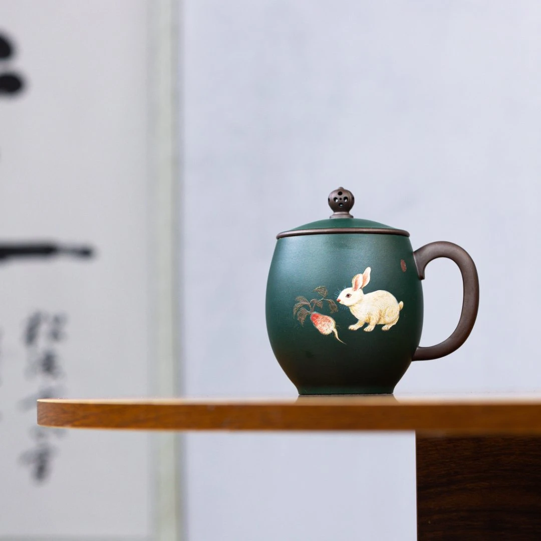 <桃源甄选>《小白兔》480cc 绿泥粉浆紫砂杯办公杯