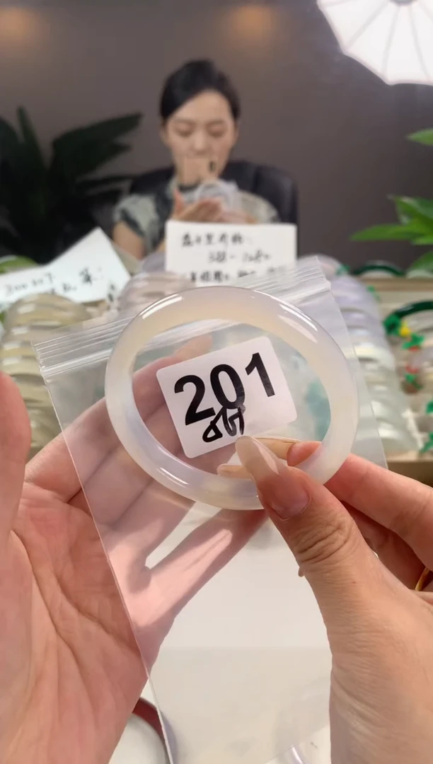 【闪购商品】玛瑙/玉髓手镯未镶嵌201