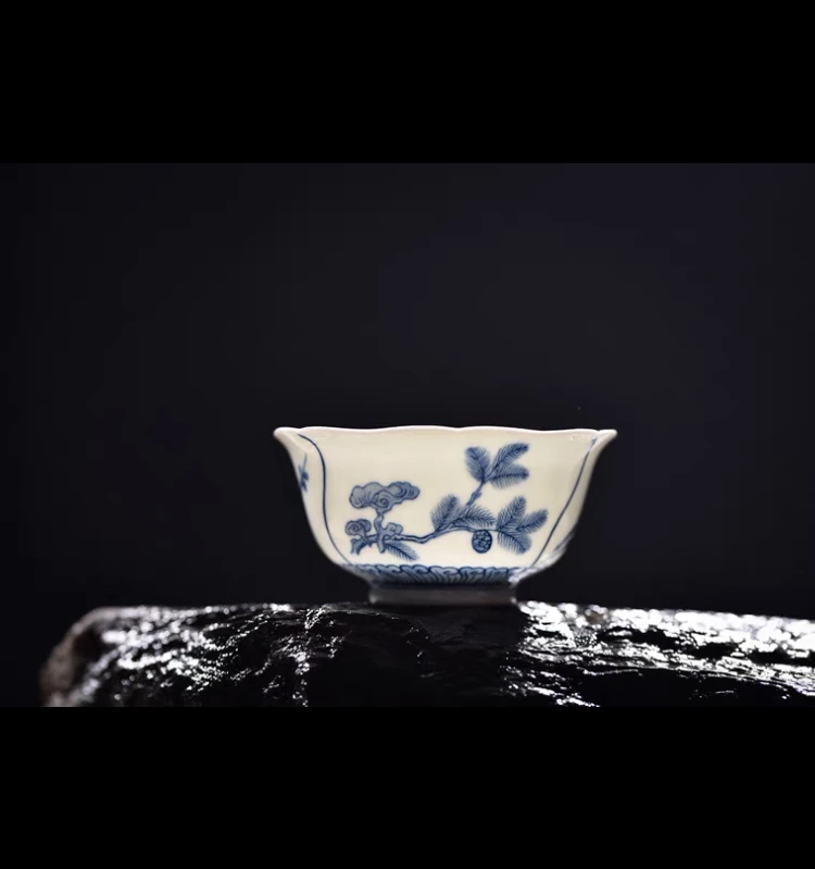 【青花葵口岁寒三友杯】 涂杏花 手绘 主人杯
