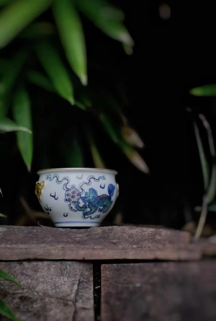 【斗彩狮子绣球双耳杯 】涂杏花 手绘 主人杯