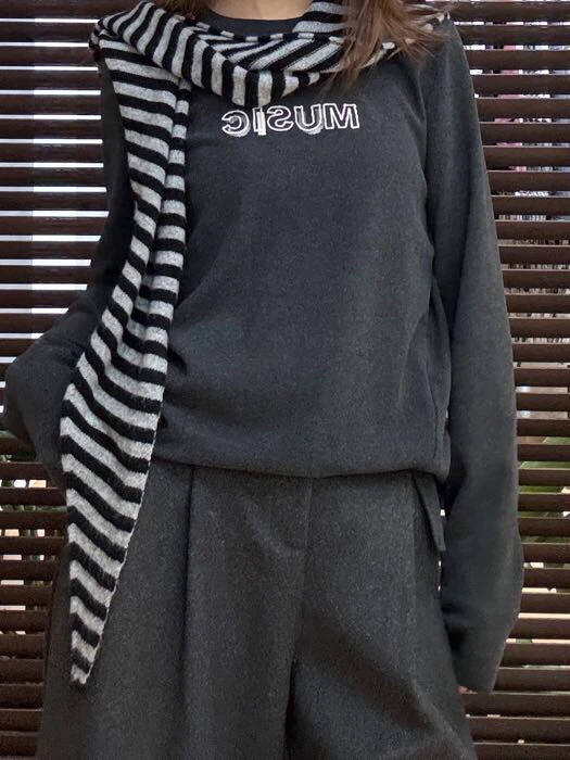 字母刺绣开叉磨毛长袖T10597