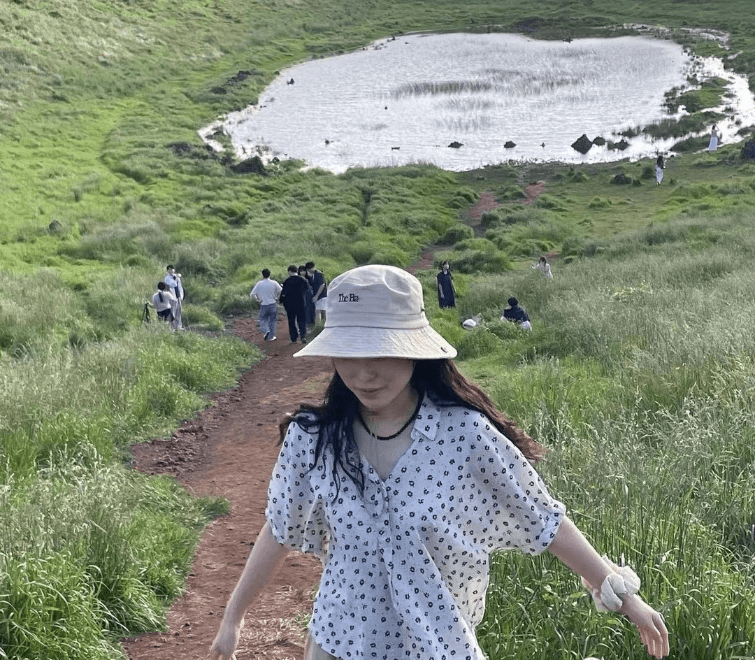 韩G/ba n字母刺绣防风绳渔夫帽女两戴