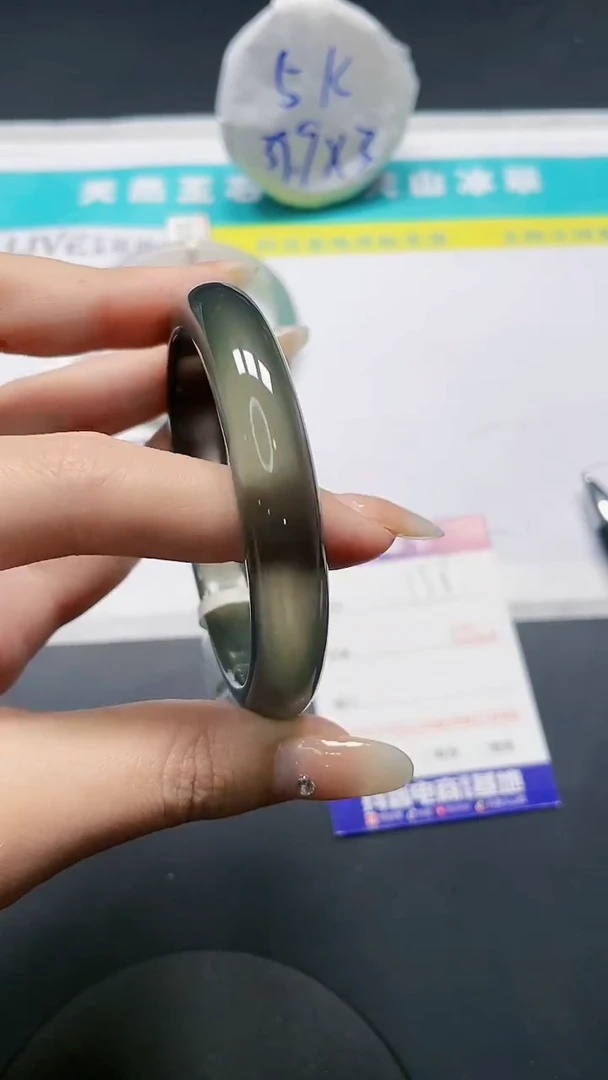 【闪购商品】石英质玉手镯未镶嵌138/58.1