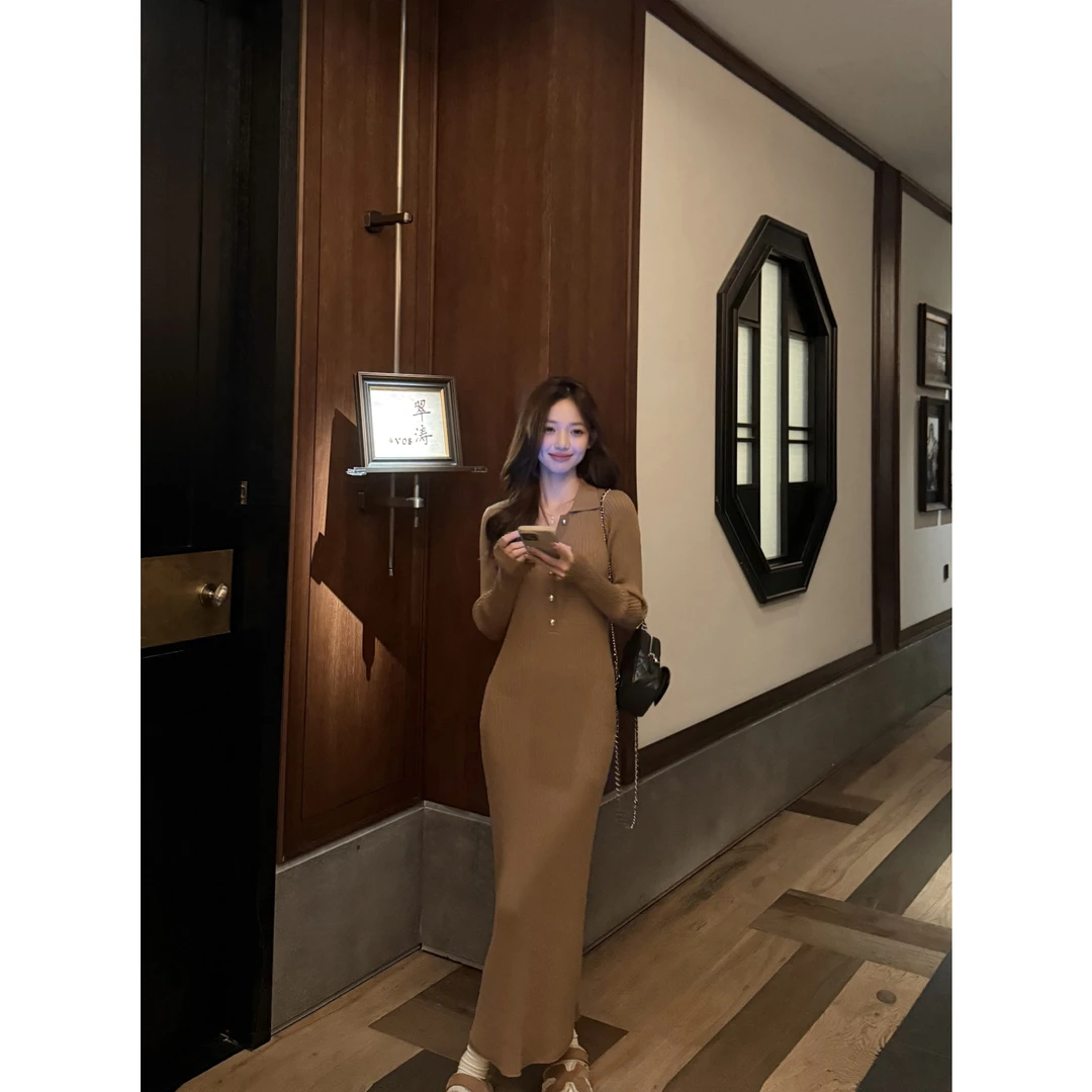 万万不熬夜【奢华轻暖】性感修身显瘦翻领长袖针织连衣裙女258M074