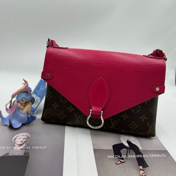 95新 LV lv玫红色信封单肩包/香菜奢品/翻盖/水波纹/拼色/中号