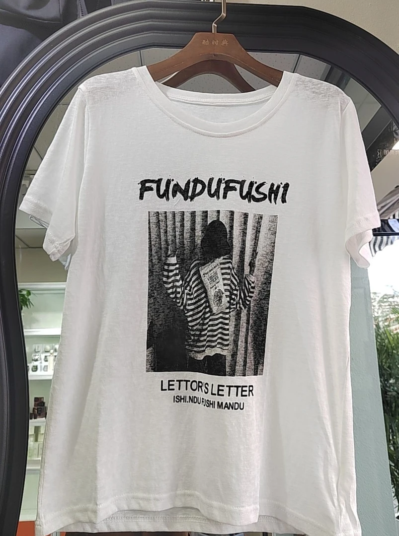 【主播央珍】推荐的夏季款洋气时尚宽松字母人像印花T恤