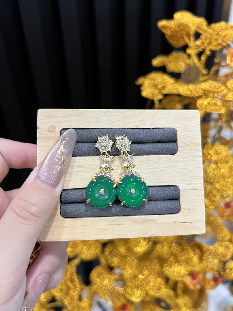 天然宝石玉髓平安扣豪镶耳钉