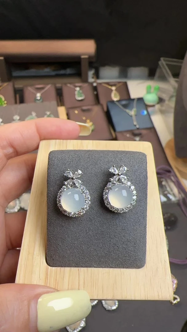 天然宝石玛瑙玉髓在逃耳钉