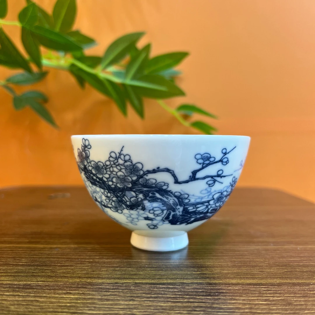 景德镇薄胎釉中彩梅花鸡心杯主人杯