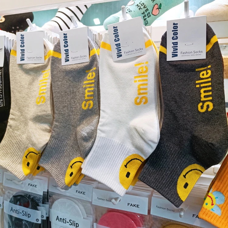vividcolor笑脸袜子韩国进口女短袜卡通棉袜东大门休闲四季中筒潮