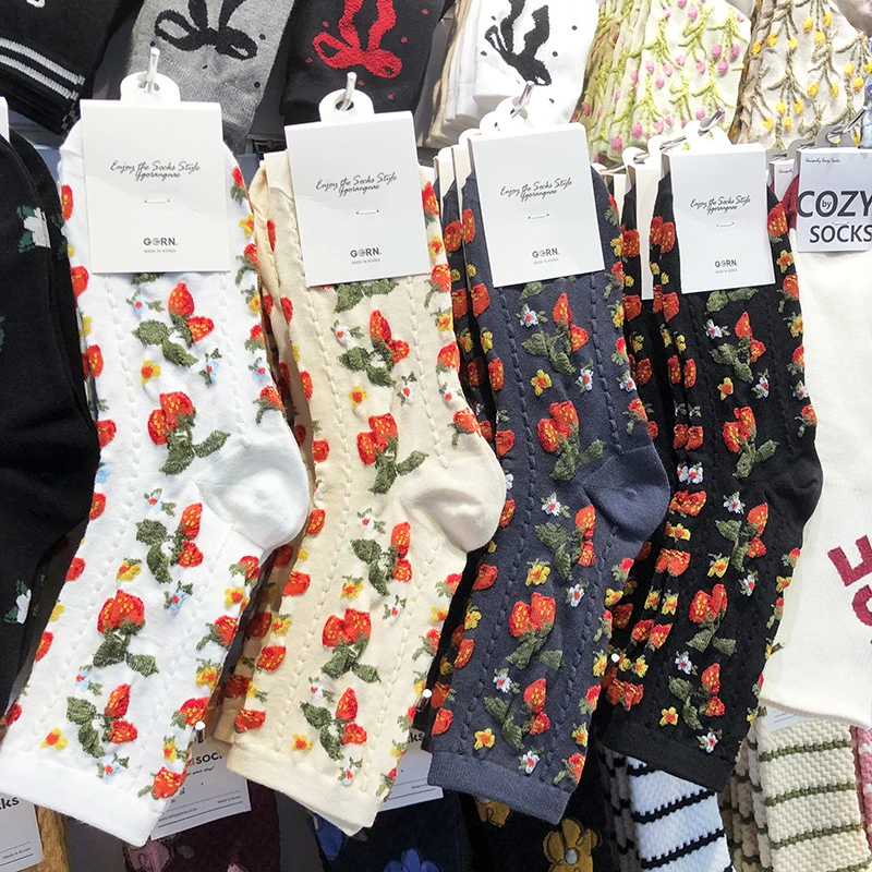 ggorangnae秋冬新款韩国袜子田园风浮雕感草莓花朵女棉袜时尚中筒