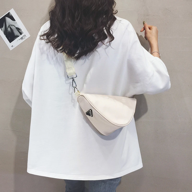 夏天时尚三角斜挎小包包女2024新款小众尼龙帆布包百搭单肩饺子包