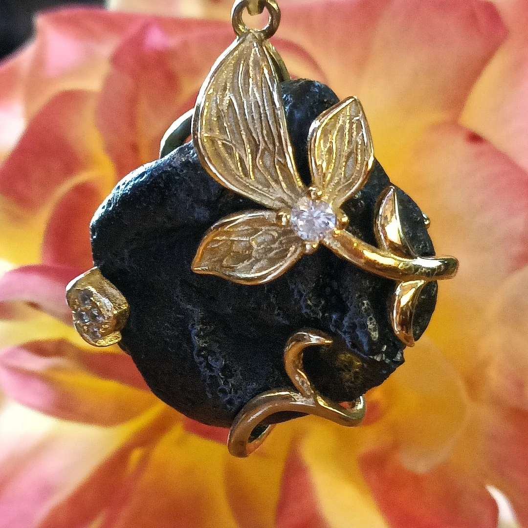 稀有小精品陨原来原石无修手工镶嵌