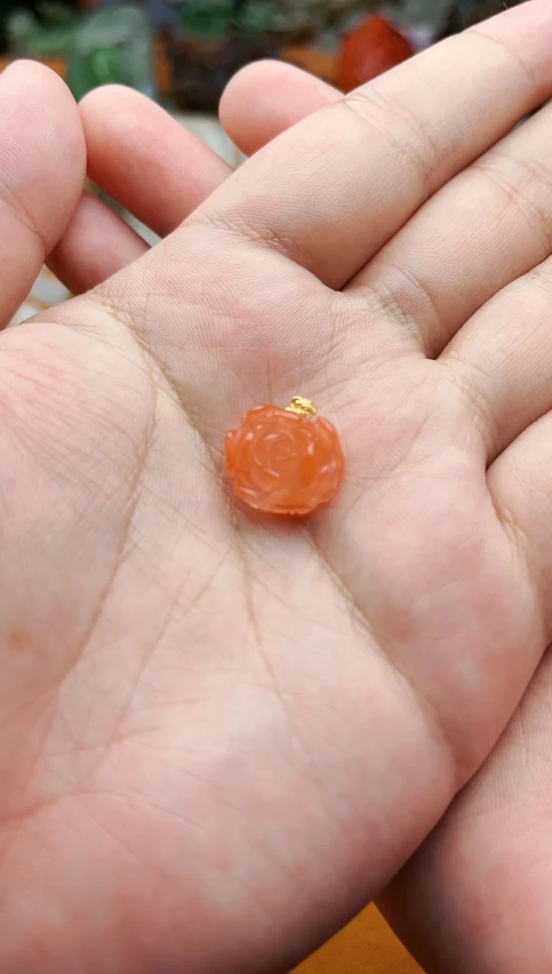 【闪购商品】南红玛瑙颈饰18K金镶嵌牡丹花