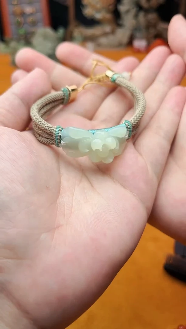 【闪购商品】和田玉手牌未镶嵌荷花