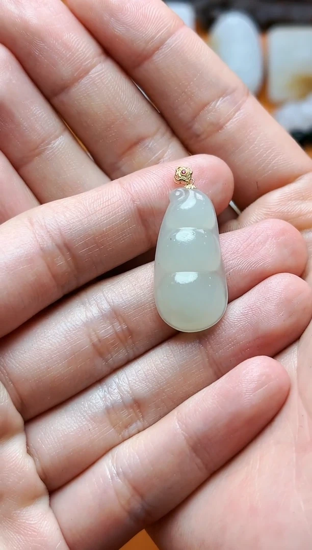 【闪购商品】和田玉颈饰18K金镶嵌福豆02